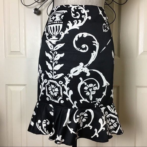 White House Black Market Skirt 4 EUC - Picture 4 of 14